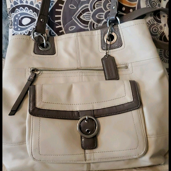 Coach Handbags - COACH Shoulder bag
